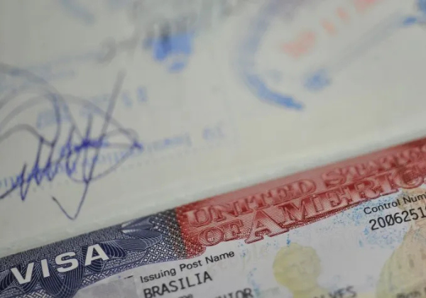 Governo Trump anuncia revisão de mais de 55 milhões de vistos